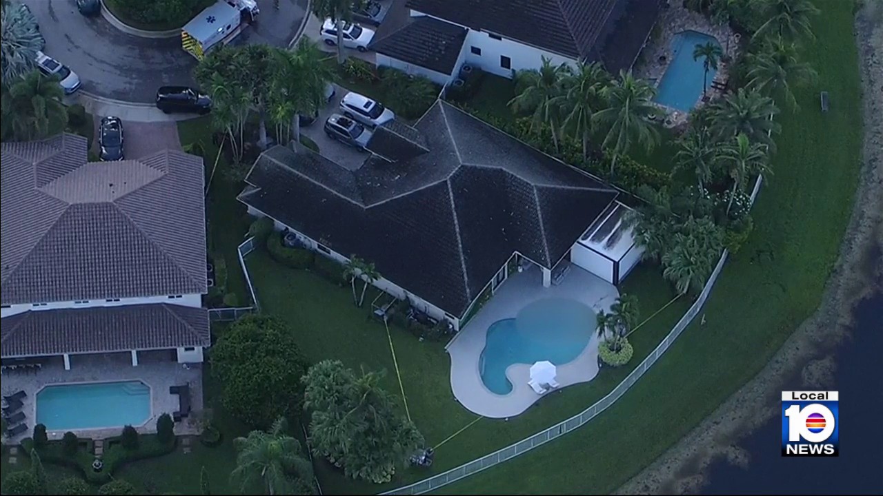 Body found floating in pool of Weston home